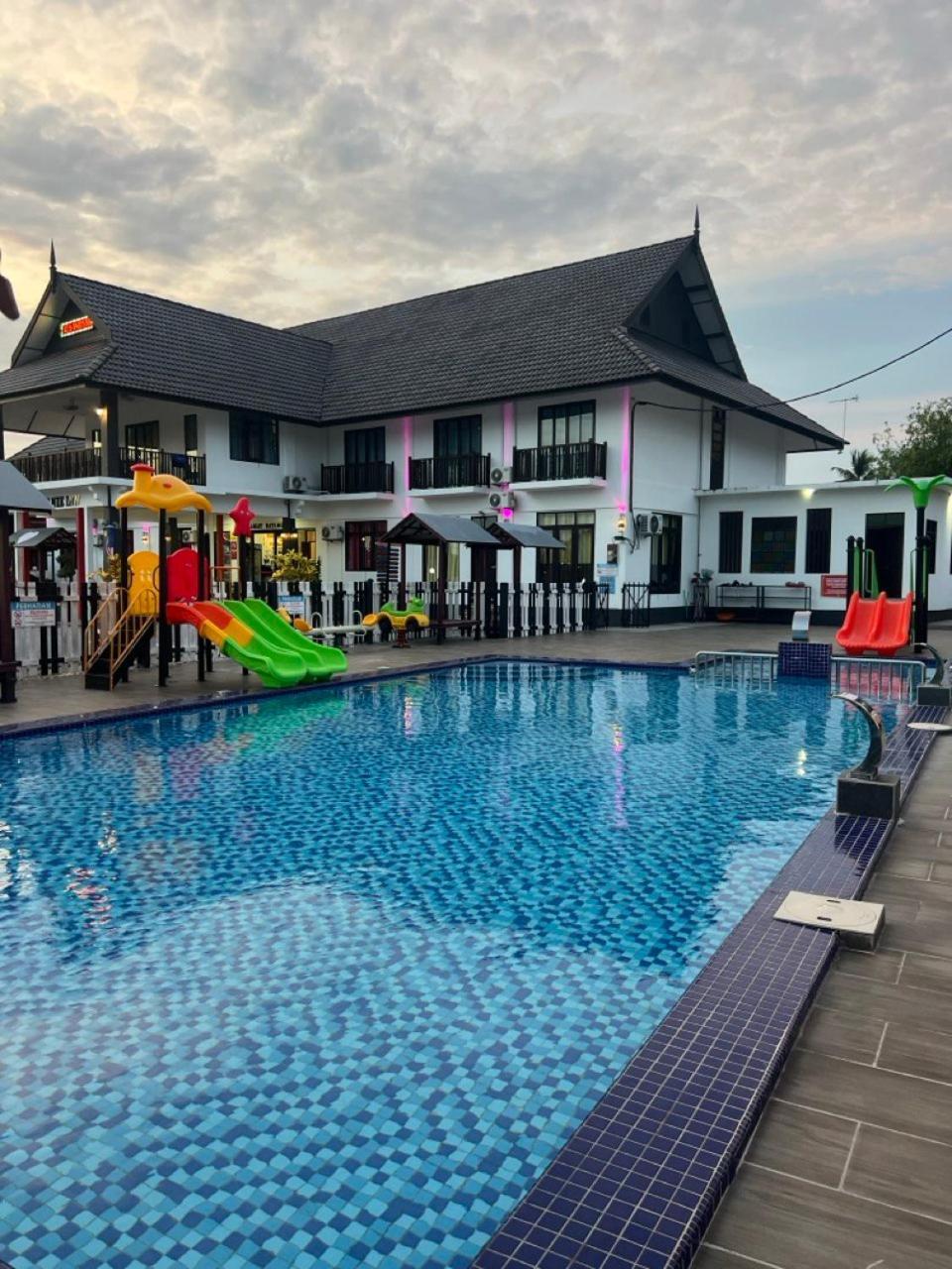 Villa Wanie Inn 士兆 外观 照片